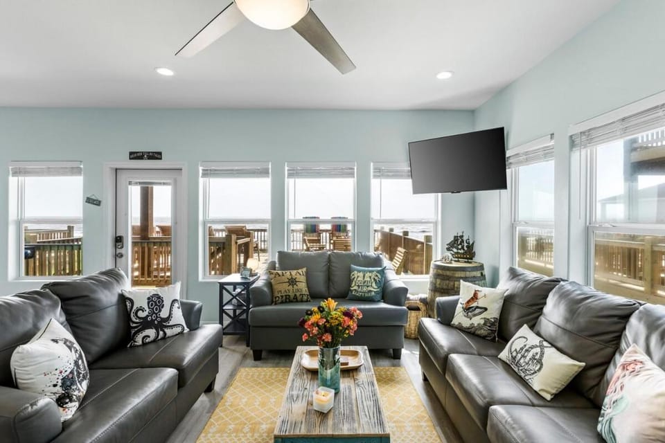Jolly Roger - Themed Beachfront 5BR with Arcade House in Bolivar Peninsula
