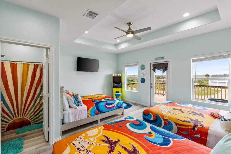 Jolly Roger - Themed Beachfront 5BR with Arcade House in Bolivar Peninsula