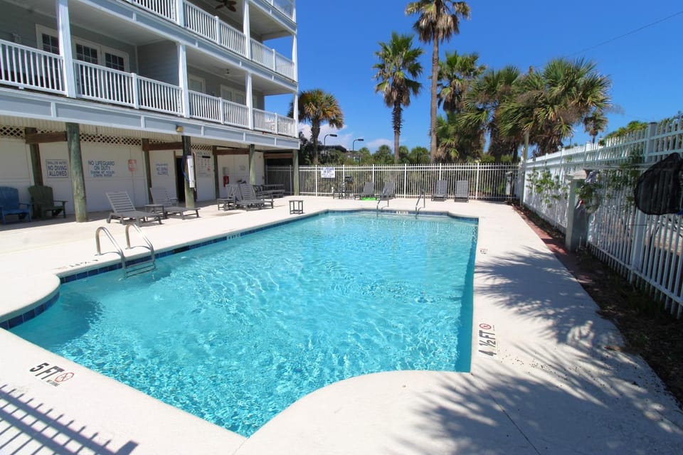 Sand N Surf Apartment in Folly Beach