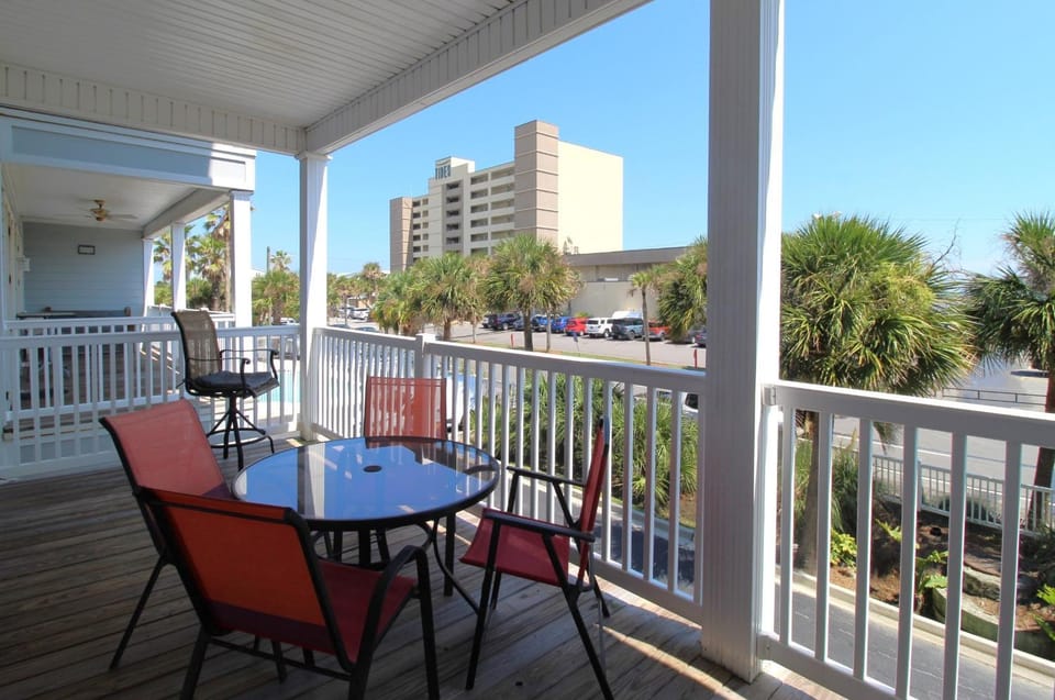 Sand N Surf Apartment in Folly Beach