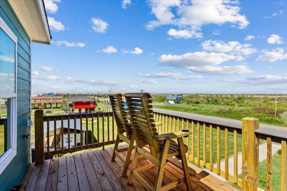 Mimosa Beach - Luxury Beachfront 5BR, Gorgeous views from multiple Decks House in Bolivar Peninsula