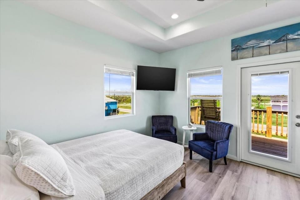 Mimosa Beach - Luxury Beachfront 5BR, Gorgeous views from multiple Decks House in Bolivar Peninsula