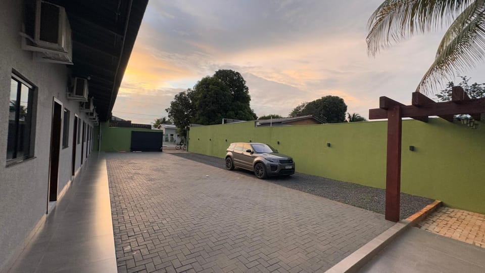 Neighbourhood, Sunrise, Parking
