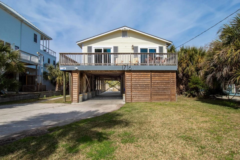Stilted Views House in James Island