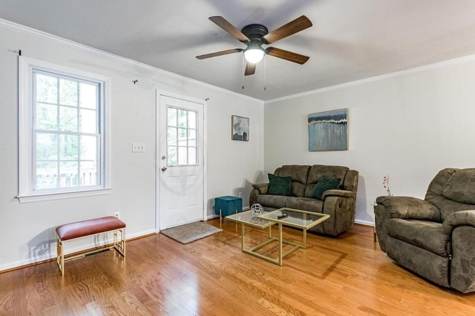 Modern 2 en suite townhome near DT Raleigh House in Raleigh