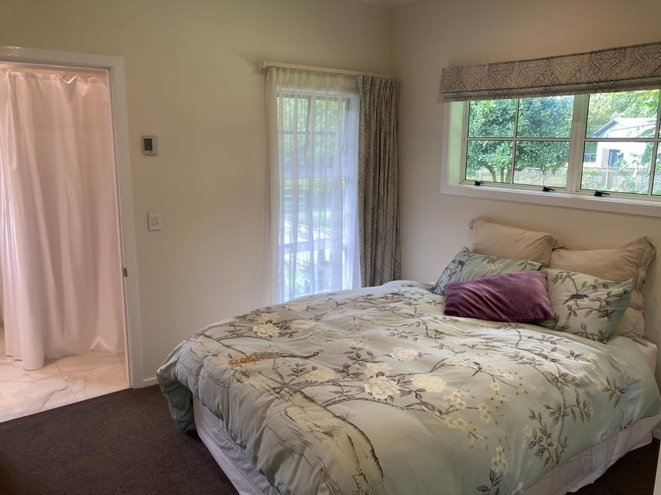 Woodhey Retreat Unit 1 Bed and Breakfast in Cambridge