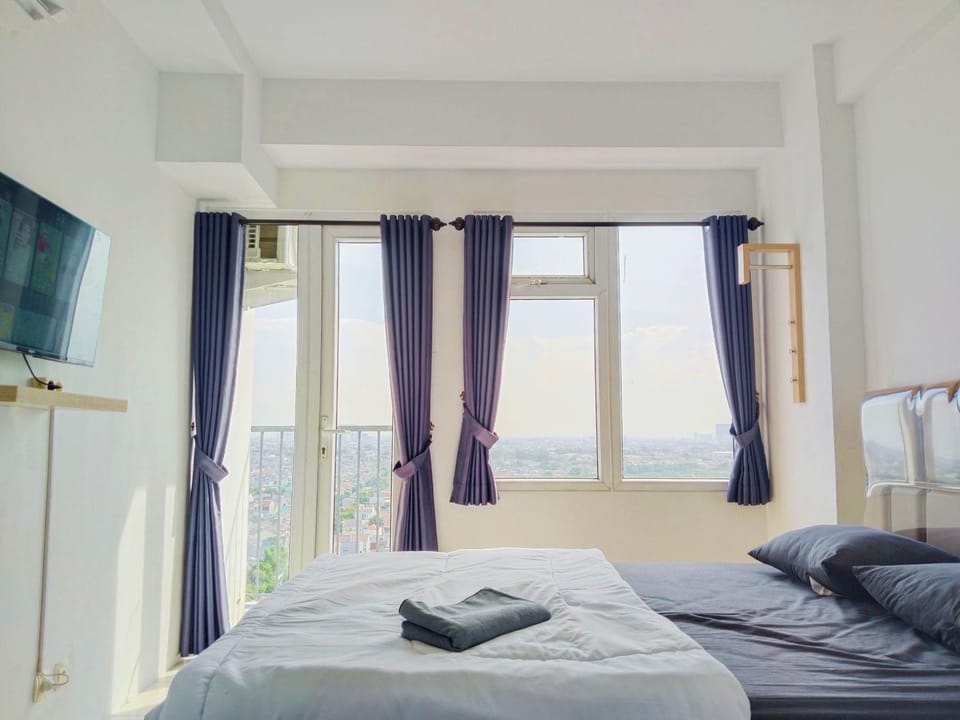 Bed, TV and multimedia, Photo of the whole room
