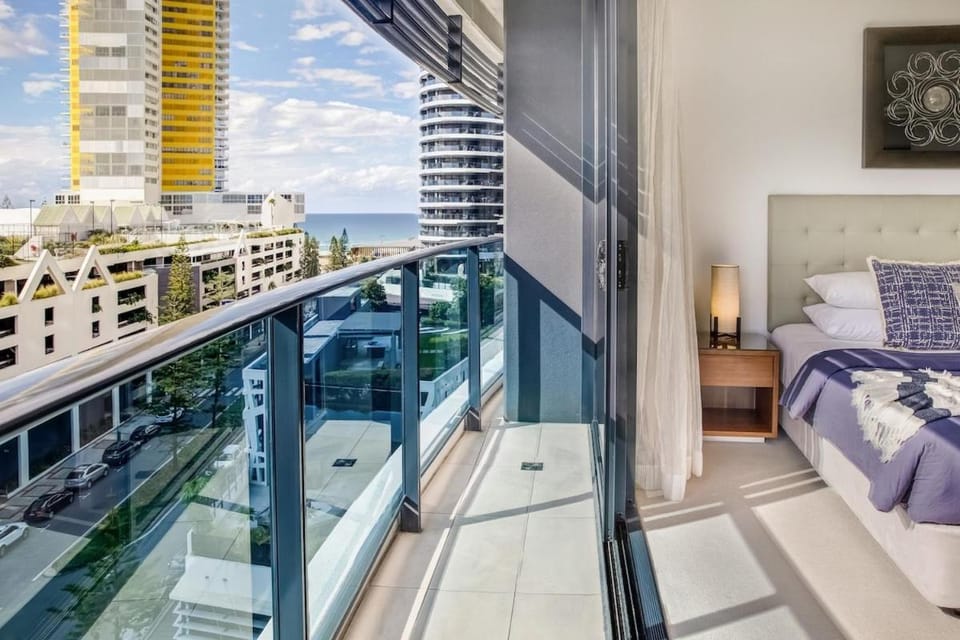 View (from property/room), Balcony/Terrace, City view, Sea view