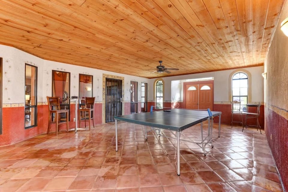 Happy Hours Beautiful Master Suite Quiet Neighborhood House in Visalia