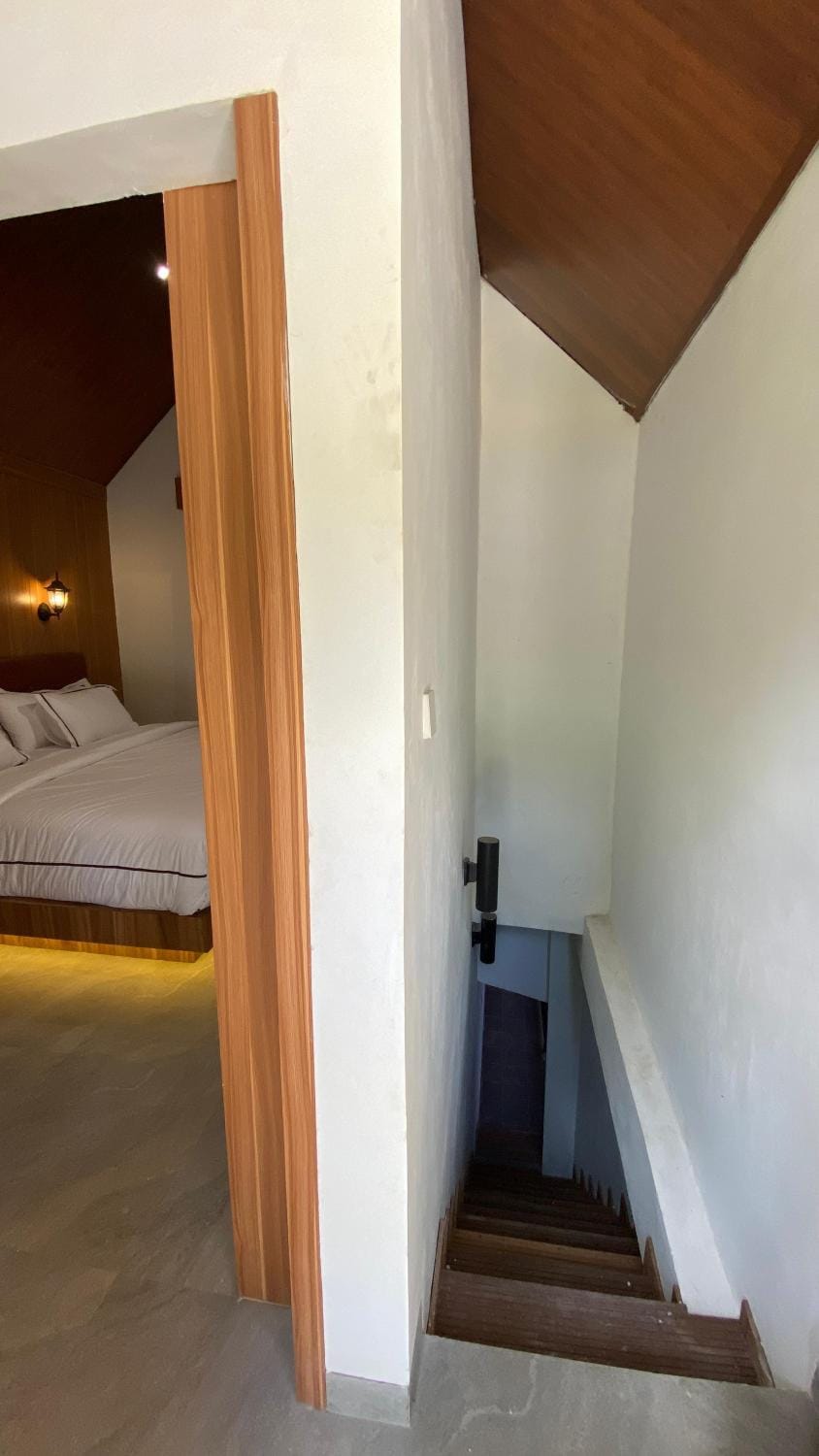 Bed, Photo of the whole room, Bedroom, bunk bed, air conditioner
