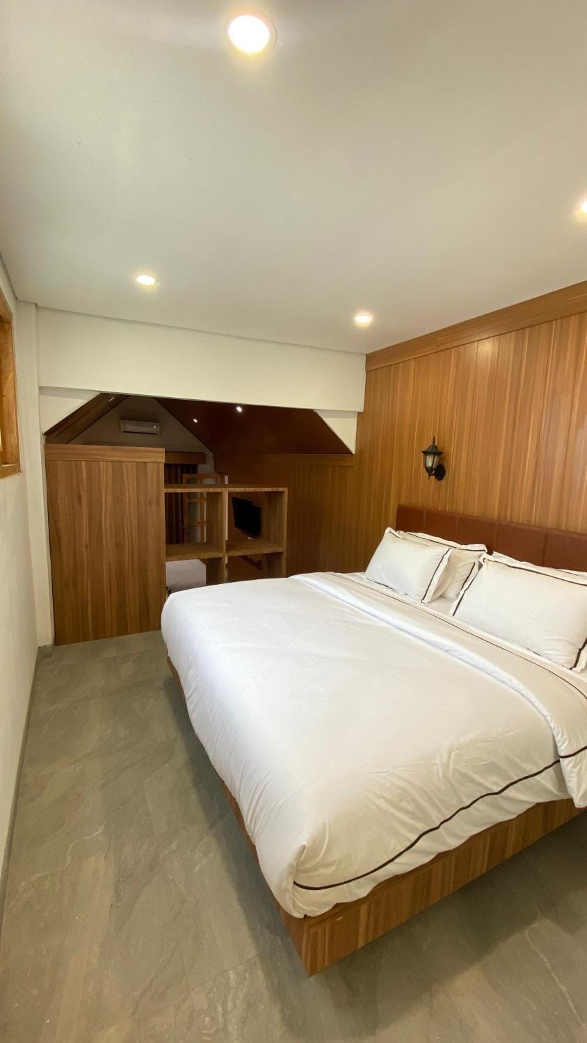 Bed, TV and multimedia, Photo of the whole room, Bedroom, wardrobe, air conditioner