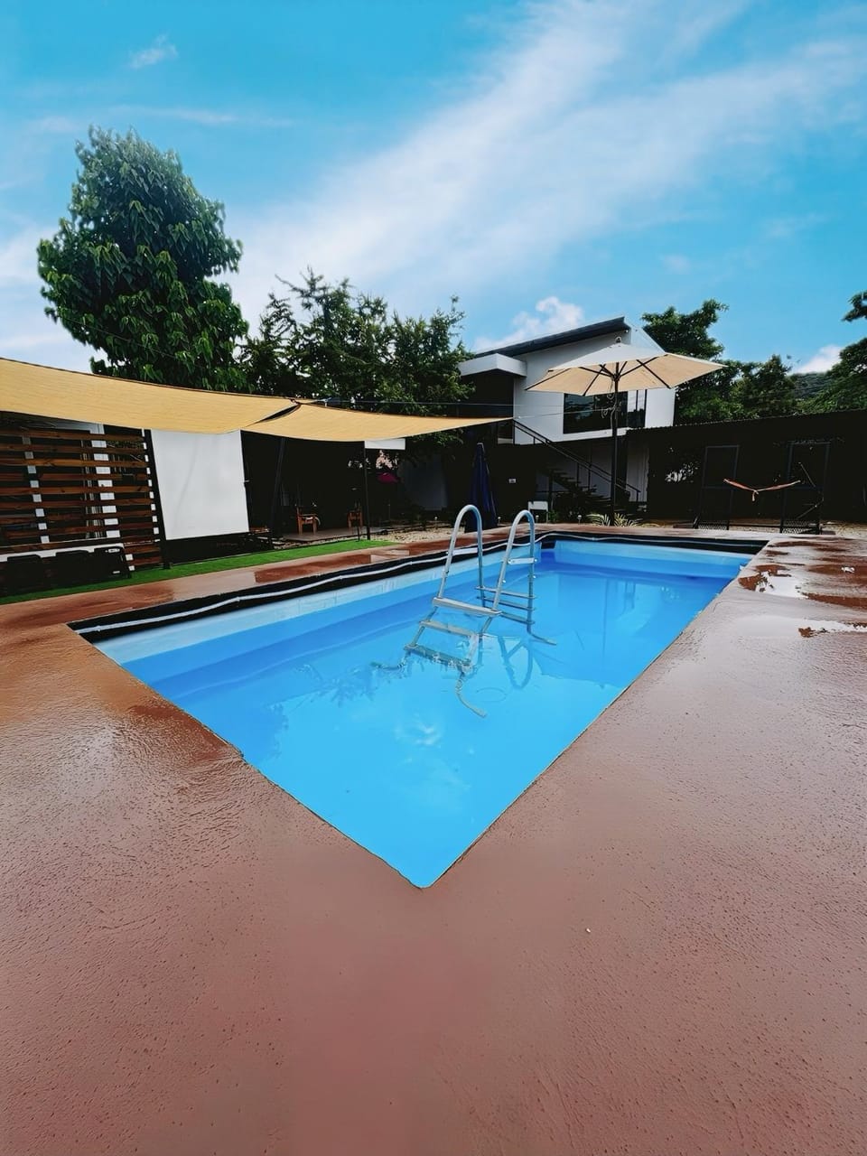Swimming pool