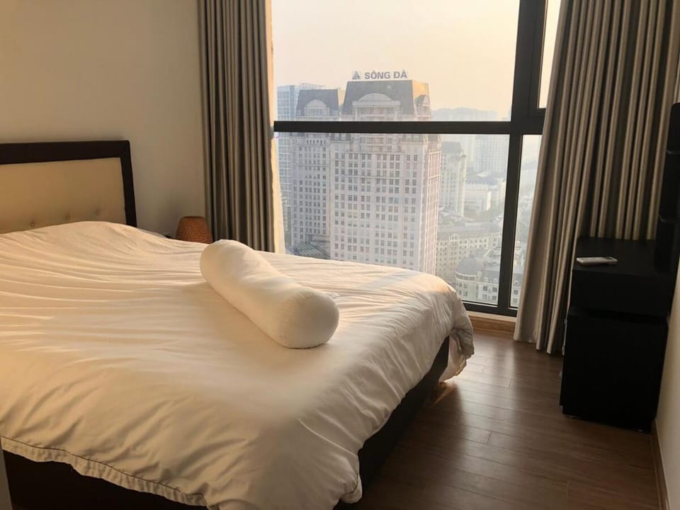Vinhomes Skylake-Big Lake View 3 Bedroom Apartment in Laos