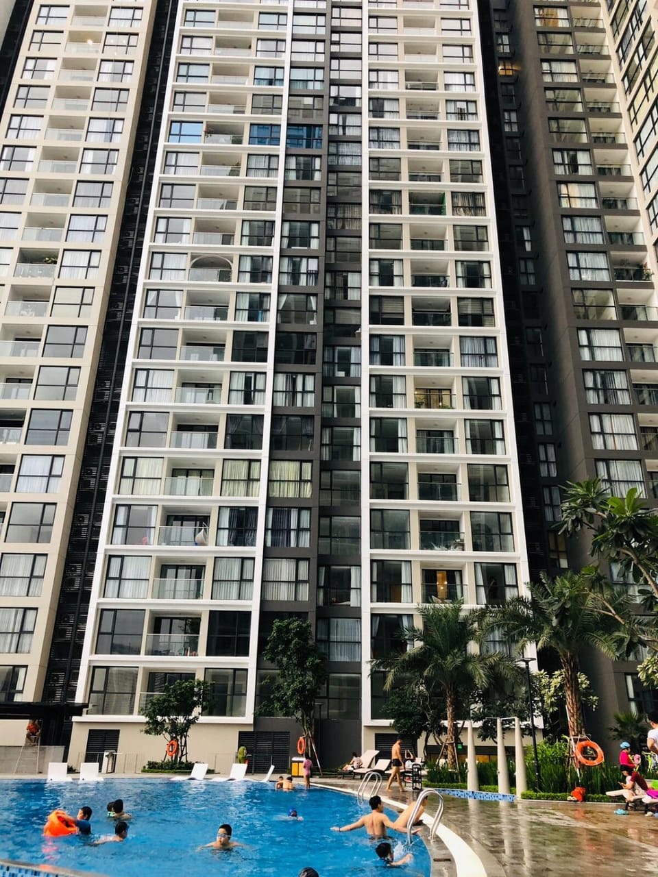 Vinhomes Skylake-Big Lake View 3 Bedroom Apartment in Laos