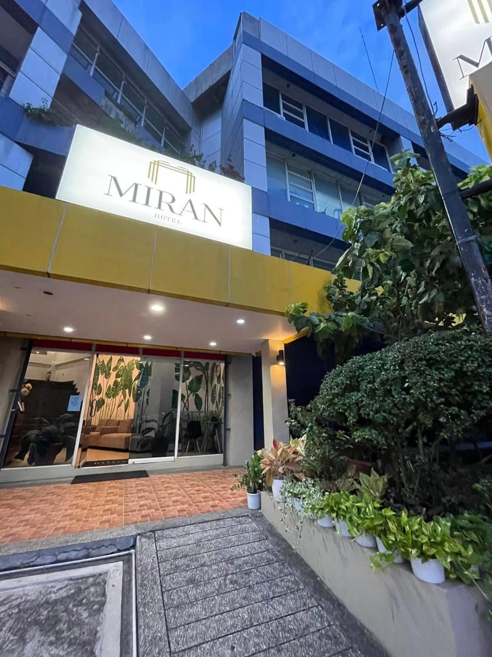 Facade/entrance