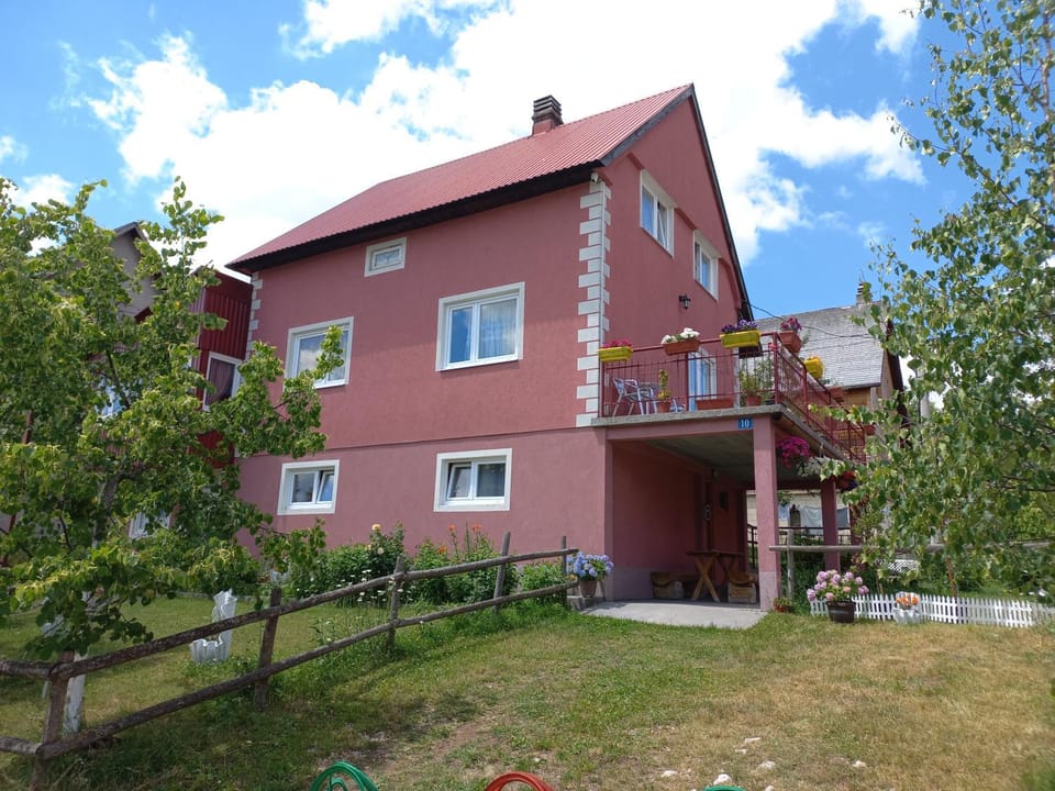 Apartmani Sobe Sljivancanin Bed and Breakfast in Montenegro