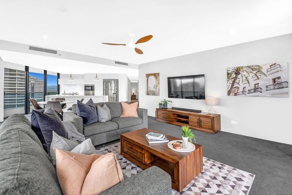 Relax at the BEACH at Oracle - level 10 Apartment in Gold Coast