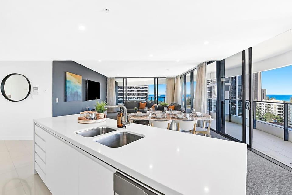 Classy BEACH Stay at Oracle - level 9 Apartment in Gold Coast