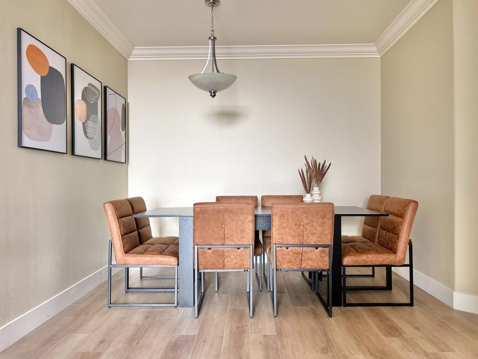 Modern Top Floor 3BD 3BA Condo Marina del Rey Apartment in Marina del Rey