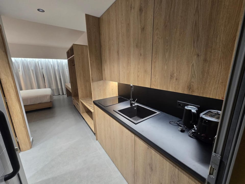 Bed, Kitchen or kitchenette, Photo of the whole room, Bedroom, stove