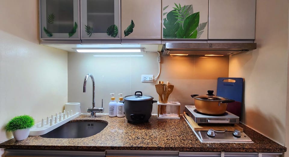14F BGC Unit 3 mins Walk to The Venice Grand Canal Mall Pet Friendly Apartment hotel in Makati