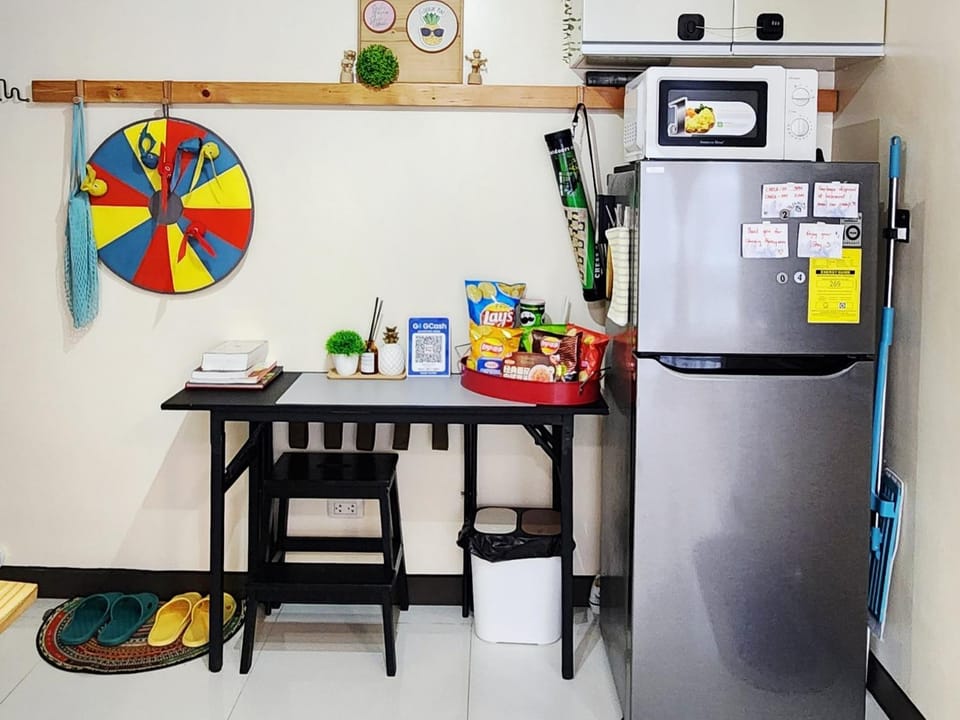 Facade/entrance, Kitchen or kitchenette, Dining area, stove