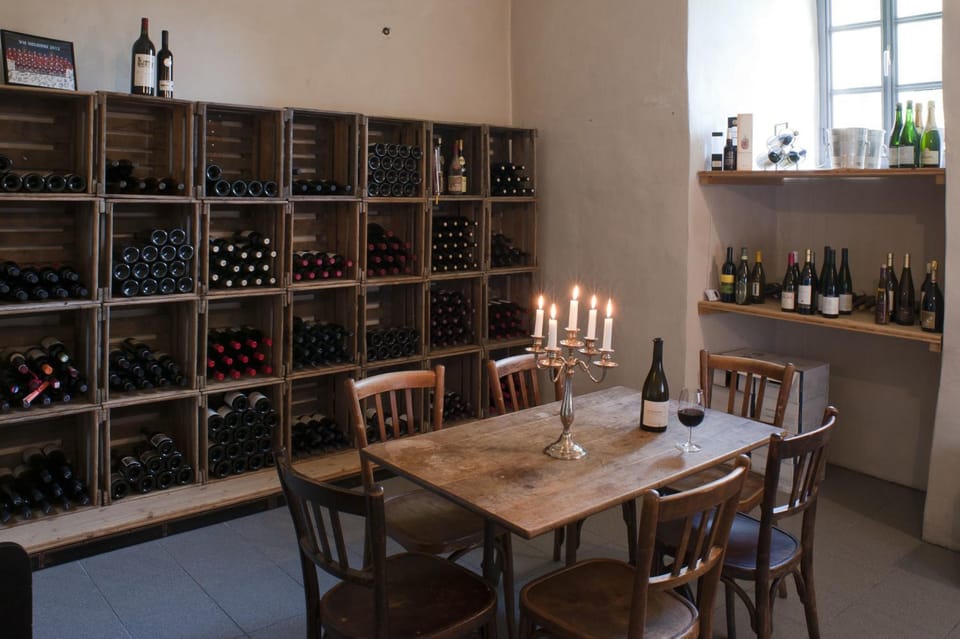 Lounge or bar, Food and drinks, Drinks, Alcoholic drinks