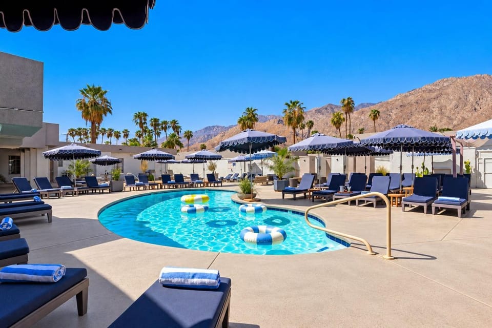 Balcony/Terrace, Pool view, Swimming pool, Swimming pool