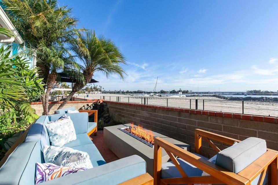 Balcony/Terrace, Seating area, Beach, Sea view