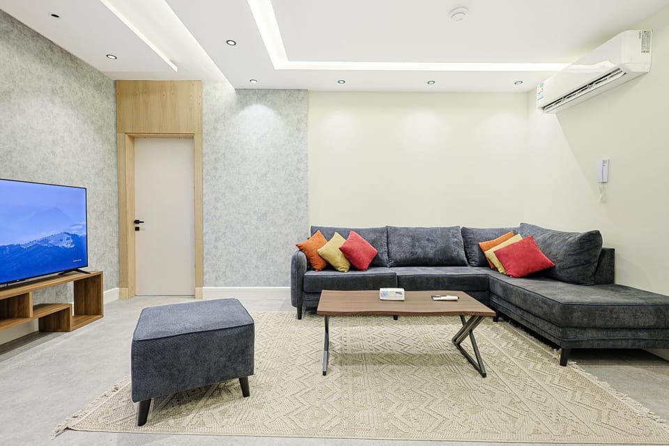 Communal lounge/ TV room, TV and multimedia, Living room, Seating area, Evening entertainment, air conditioner