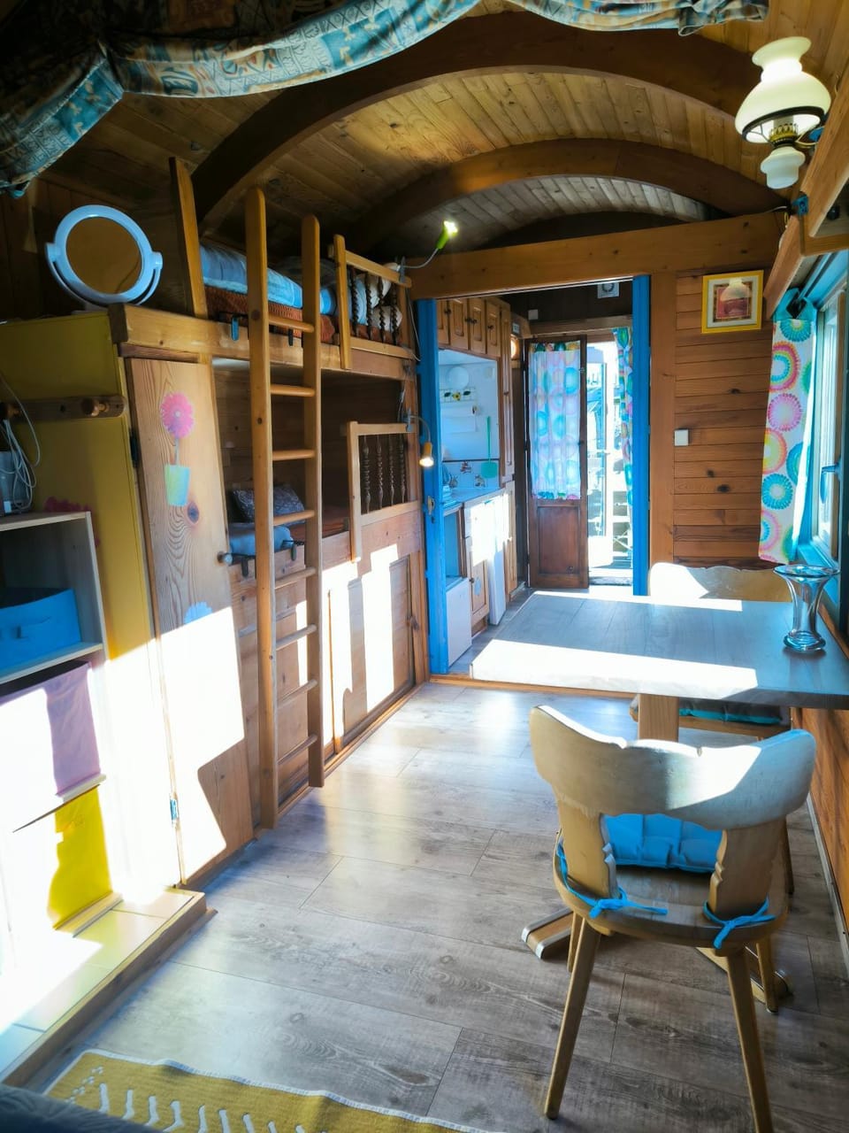 Kitchen or kitchenette, Dining area, oven, stove
