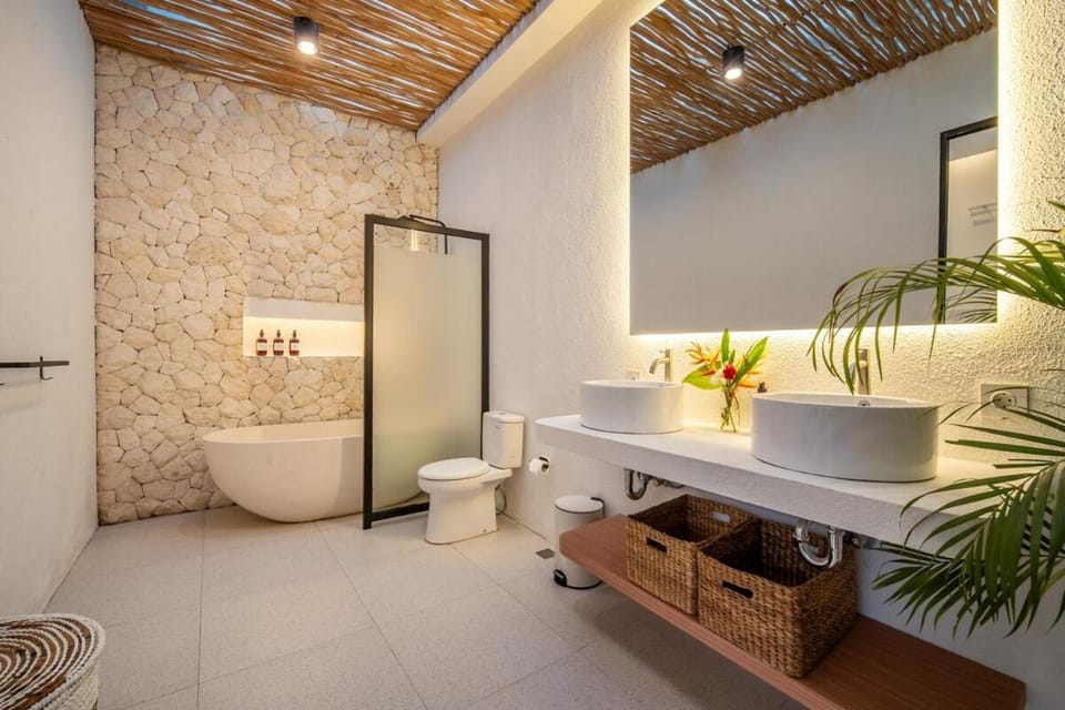 NEWLY BUILT! 1BR Villa Fire, Yasmin - Uluwatu Villa in Bali