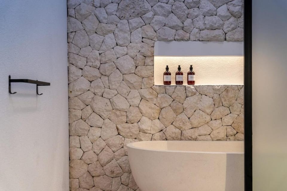 NEWLY BUILT! 1BR Villa Fire, Yasmin - Uluwatu Villa in Bali