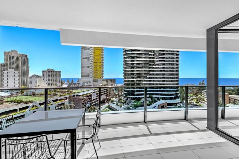 Property building, View (from property/room), Balcony/Terrace, City view, Sea view