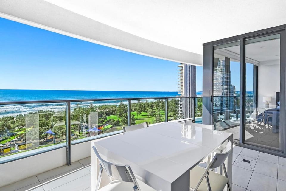Luxe by the BEACH at Oracle 11306 Apartment in Gold Coast