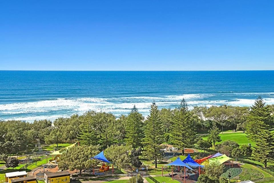 Luxe by the BEACH at Oracle 11306 Apartment in Gold Coast