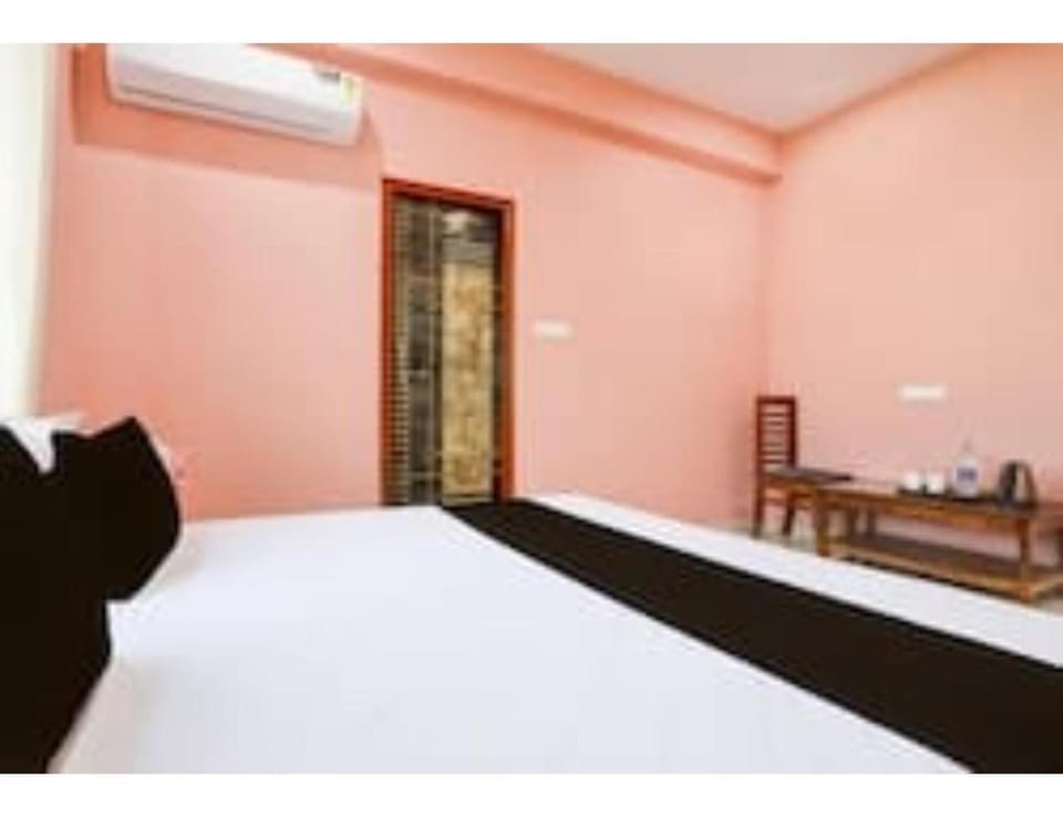 Bathroom, Seating area, Bedroom, air conditioner