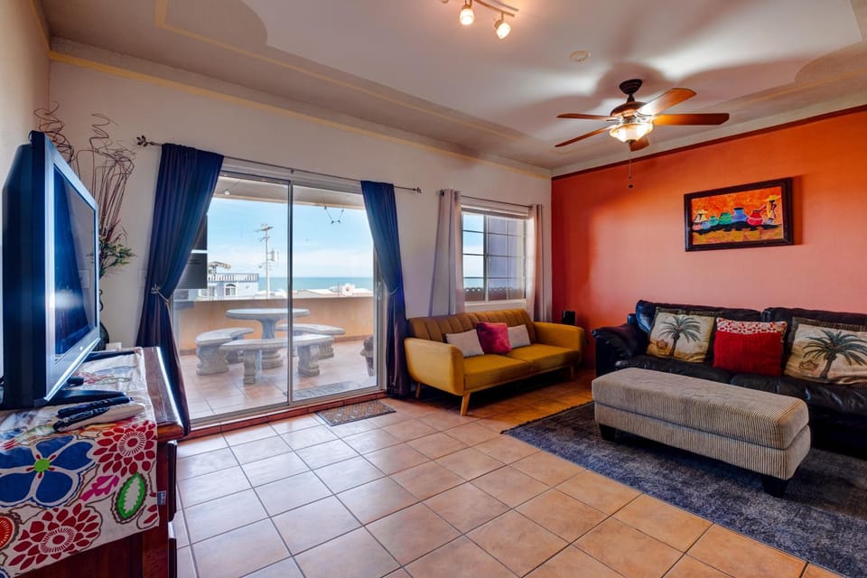 BEACH CONDO 3-Sleeps 8- Pool- WiFi- AC- Security House in State of Baja California