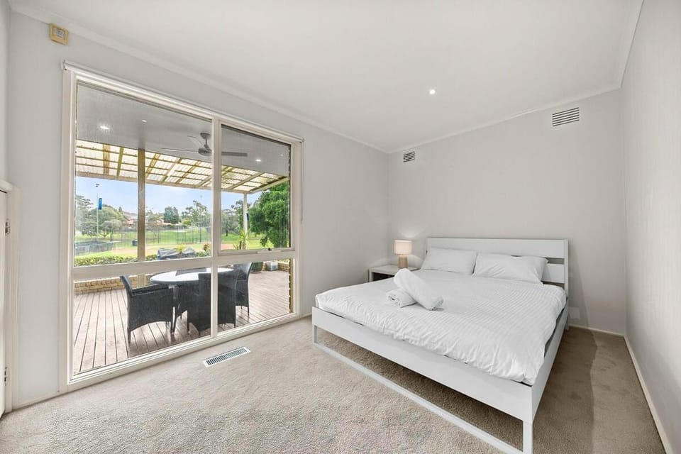 Direct access to Park 4 Bedroom Nice House House in City of Monash