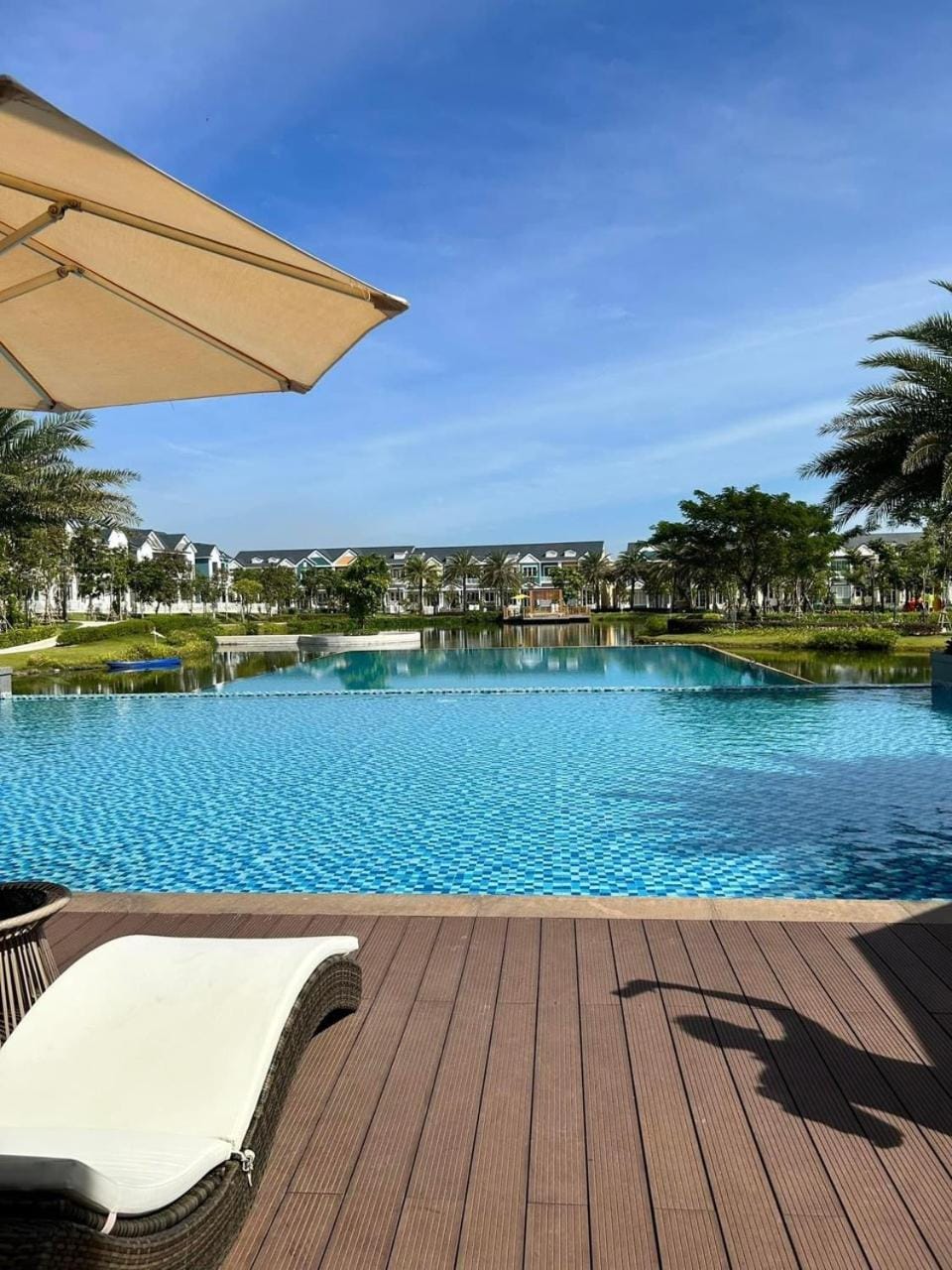 Novaworld Phan Thiết Bình Thuận view bể bơi, gần biển, 4PN chủ nhà host can speak English Apartment in Phan Thiet