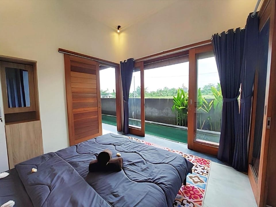 Bed, Natural landscape, Photo of the whole room, Bedroom, Pool view, Swimming pool, towels