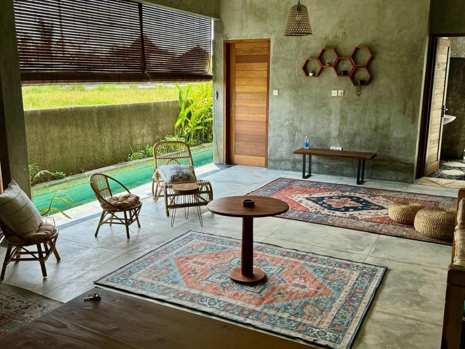 Patio, Living room, Seating area, Dining area