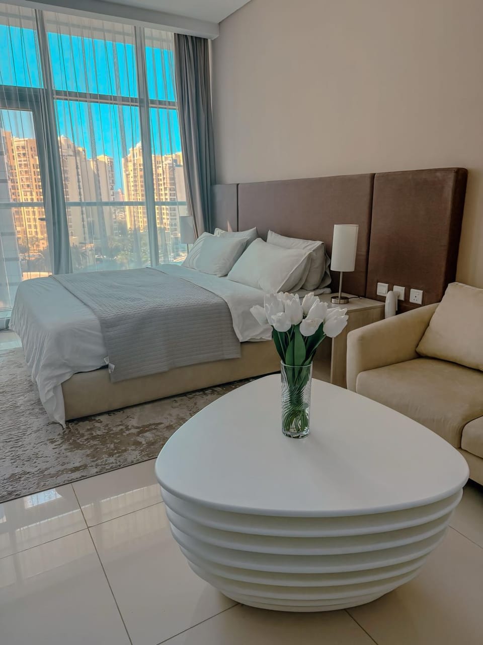 Bed, Seating area