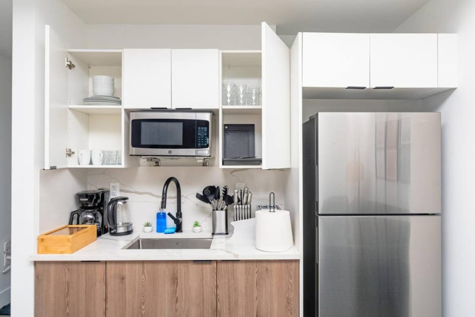 Urban Oasis in Miami Close to Bayside and Brickell with Free Parking Apartment in Miami