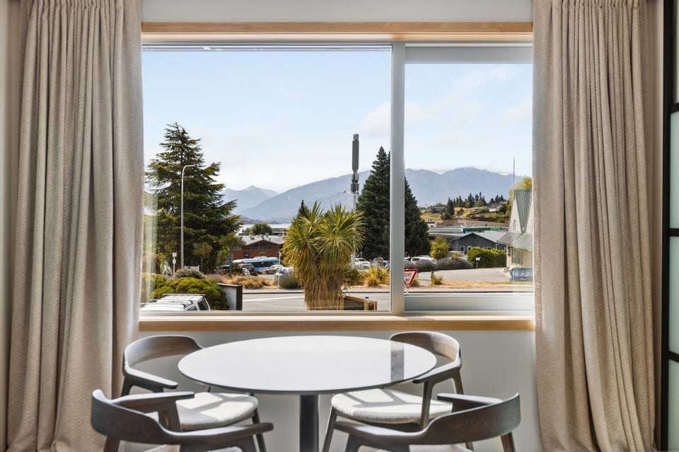 Dining area, Mountain view