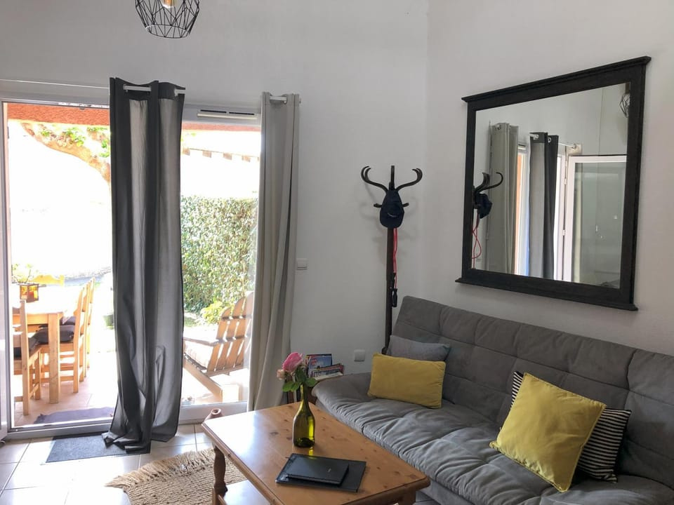 Logement 4 pers - Béziers au bord du Canal du Midi à prox des plages House in Béziers