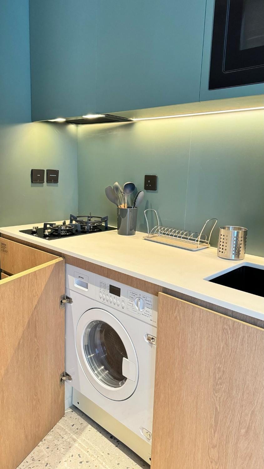 Kitchen or kitchenette, stove, washing machine, dryer