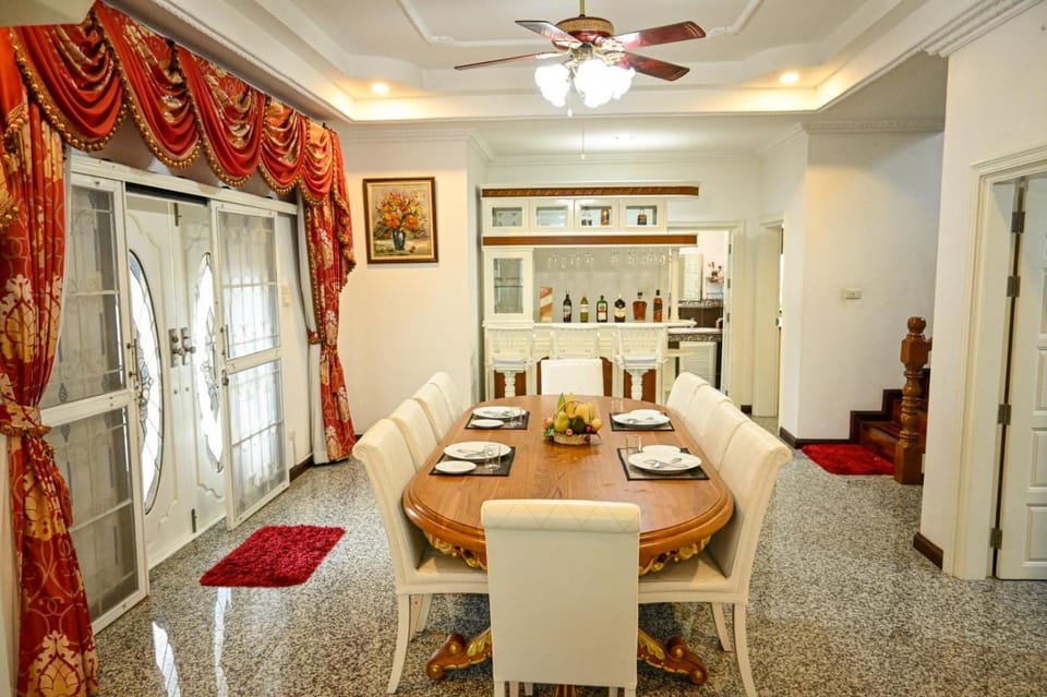 4 BHK Villa Villa in Pattaya City