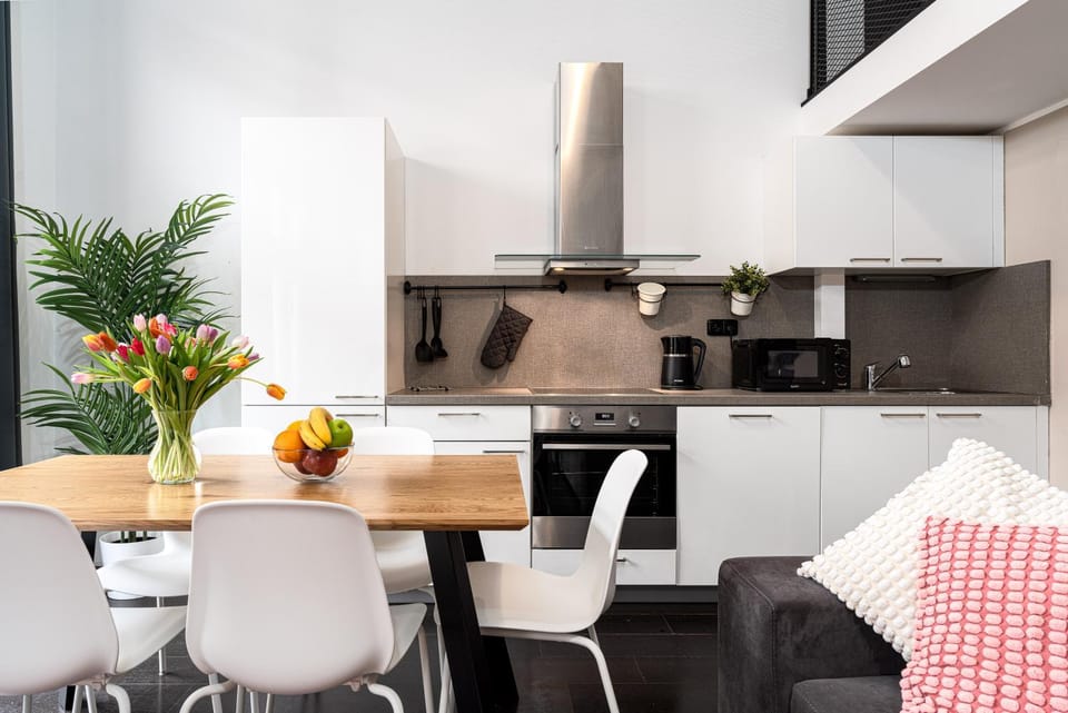 Coffee/tea facilities, Kitchen or kitchenette, Living room