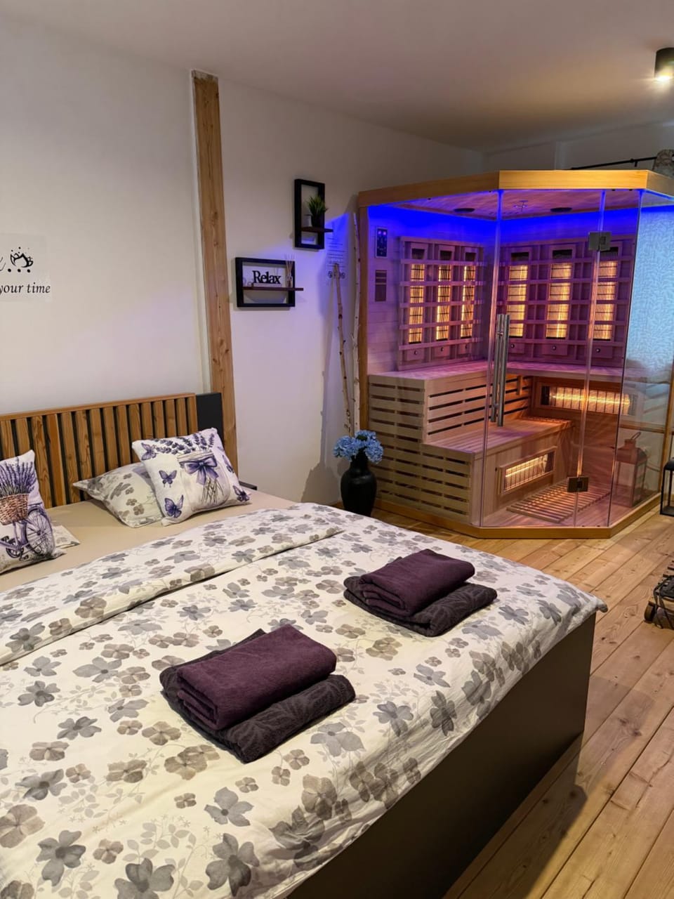 Wellness soba Skriti raj Banovci Bed and Breakfast in Slovenia